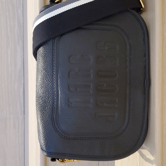 Marc Jacobs Retro Crossbody Messenger Bag in Black and Gold - Picture 4 of 11